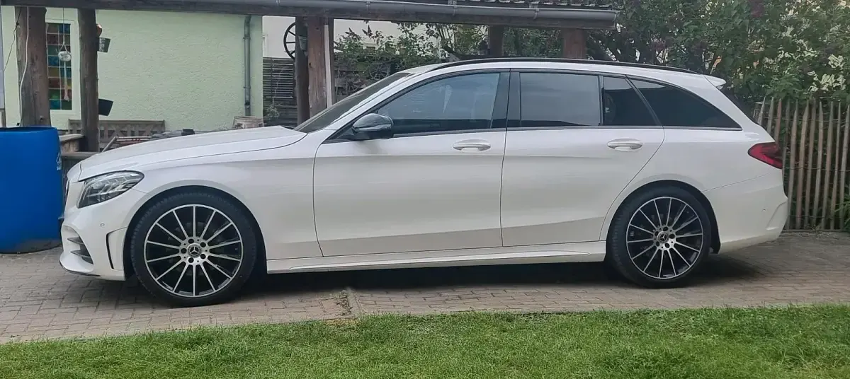 Gebraucht Mercedes C220 AMG line 194 PS (142 kW) 2019 Weiß Limousine