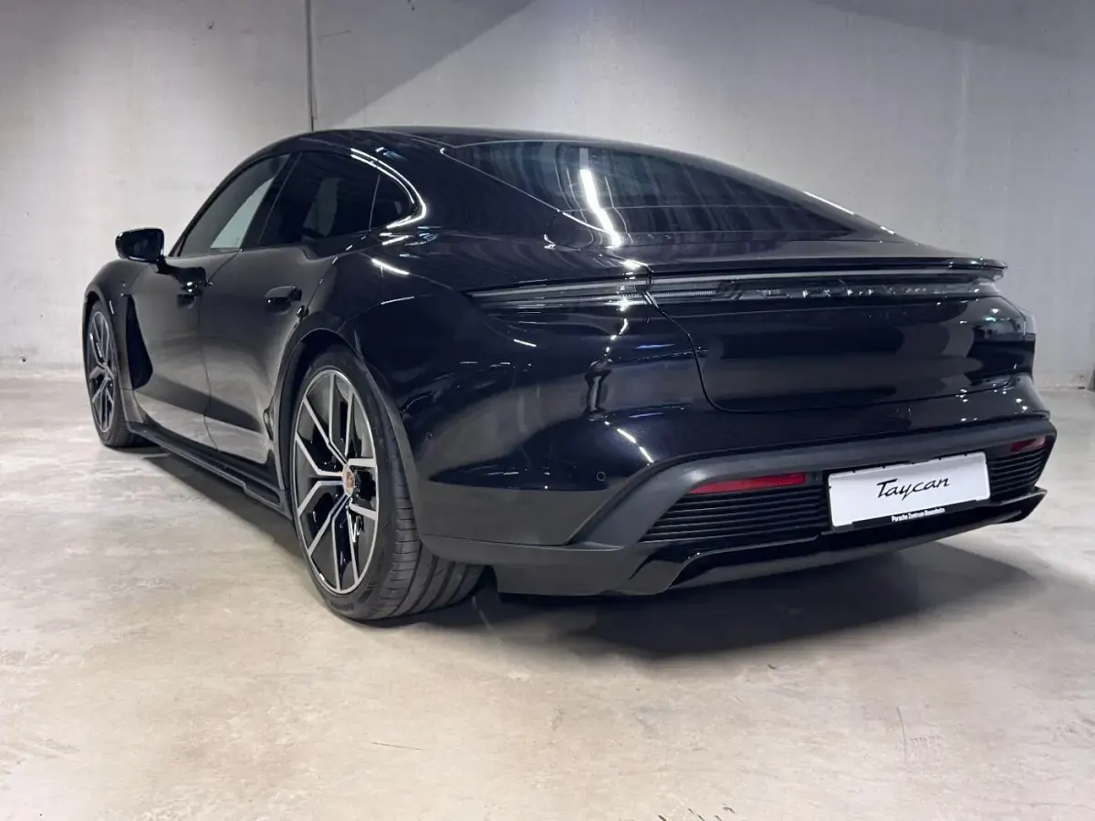 Neu Porsche Taycan 4 Black Edition 319 kW (435 PS) 2026 Tiefschwarzmetallic Limousine