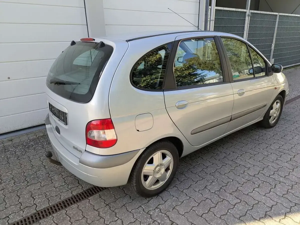 Gebraucht Renault Scénic 139 PS (102 kW) 2002 Silber Van / Kleinbus