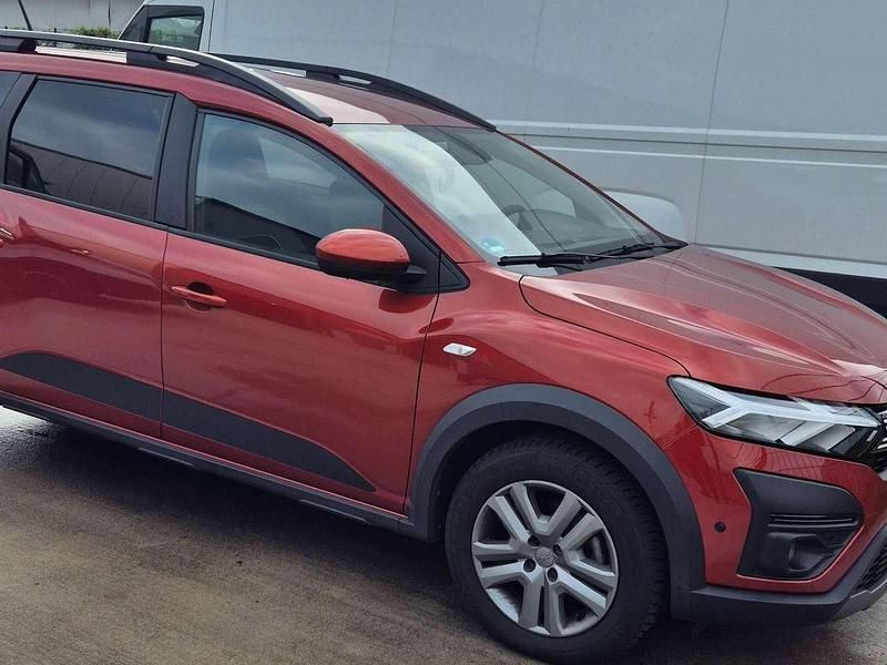 Braun Gebraucht 2023 Dacia Jogger Expression Van / Kleinbus | 19.500 € (Fairer Preis) - Bild 1/3