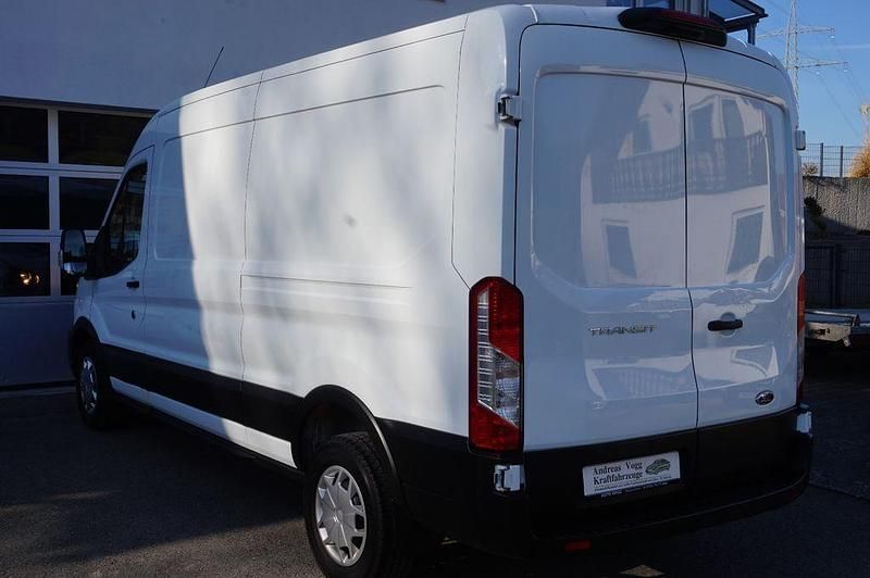 Gebraucht Ford Transit Trend 131 PS (96 kW) 2023 Weiß Limousine