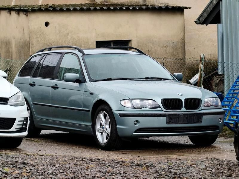 Grün Gebraucht 2001 BMW 318 Kombi | 1.800 € - Bild 1/4