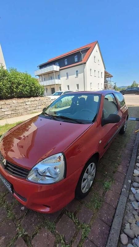 Rot Gebraucht 2011 Renault Clio II Authentique Kleinwagen | 2.750 € (Guter Preis) - Bild 1/2