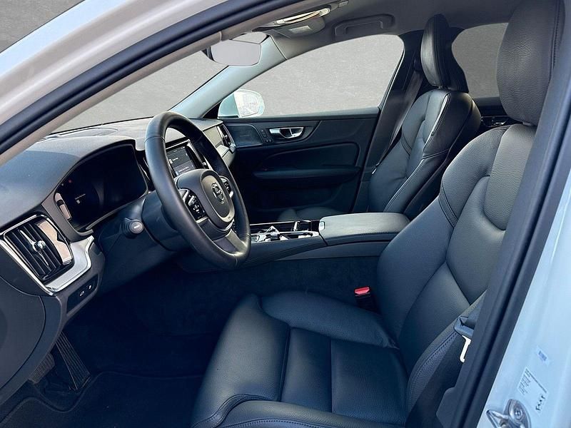 Gebraucht Volvo V60 Plus 349 PS (256 kW) 2025 Crystal weiß perleffekt Kombi