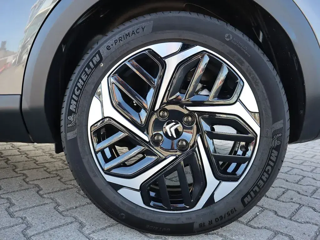Gebraucht Citroën C4 Shine 131 PS (96 kW) 2024 Grau SUV