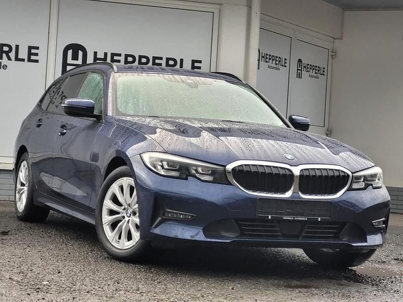 Blau Gebraucht 2020 BMW 318 Advantage Kombi | 19.750 € (Fairer Preis) - Bild 1/4