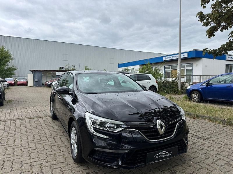 Schwarz Gebraucht 2017 Renault Mégane GrandTour Life Kombi | 8.400 € (Guter Preis) - Bild 1/4