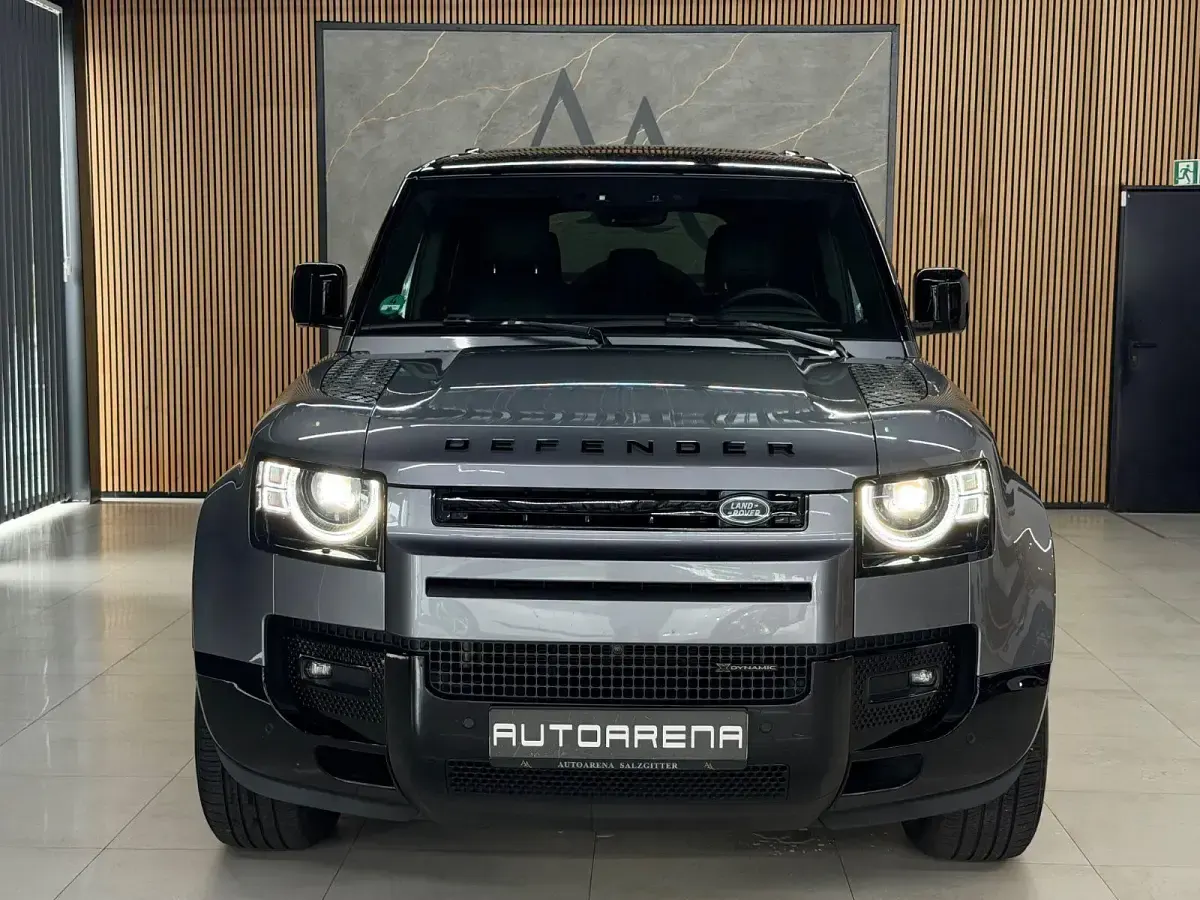 Gebraucht Land Rover Defender HSE Dynamic 249 PS (183 kW) 2023 Eiger grey SUV
