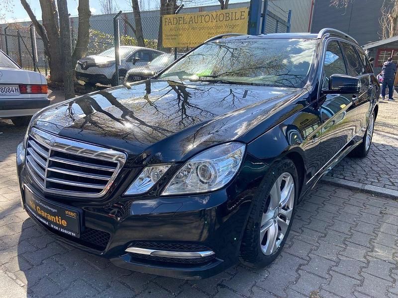 Gebraucht Mercedes E300 204 PS (150 kW) 2010 Schwarz Kombi