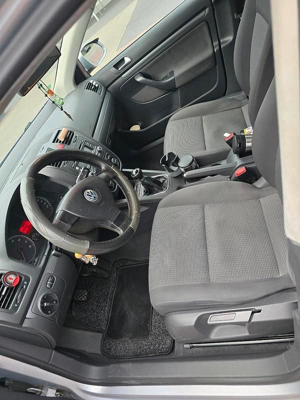 Gebraucht VW Jetta 102 PS (75 kW) 2006 Silber Limousine