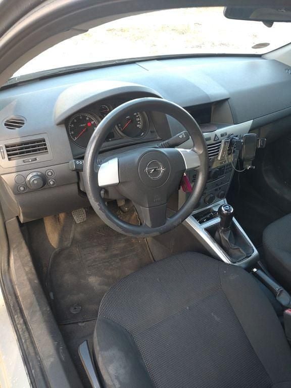 Silber Gebraucht 2009 Opel Astra Edition Limousine | 2.000 € (Guter Preis) - Bild 1/4