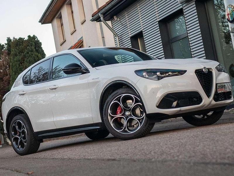 Weiß Gebraucht 2024 Alfa Romeo Stelvio Veloce SUV | 41.990 € (Teuer) - Bild 1/1