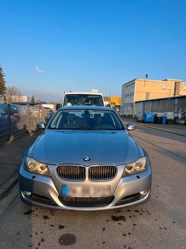 Gebraucht BMW 330 245 PS (180 kW) 2009 Blau Limousine