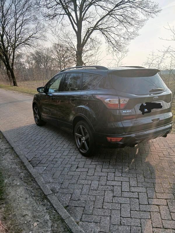 Gebraucht Ford Kuga ST-Line 150 PS (110 kW) 2017 Schwarz SUV