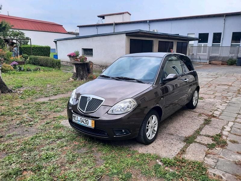 Braun Gebraucht 2010 Lancia Ypsilon Kleinwagen | 2.400 € - Bild 1/4