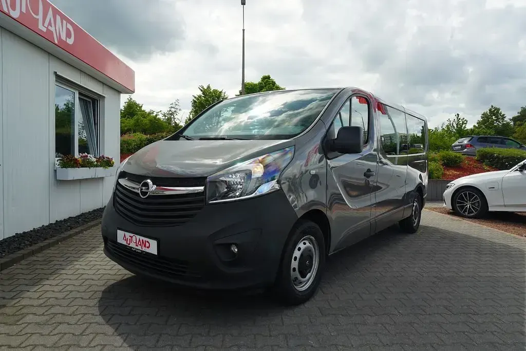 Używany Opel Vivaro 125 KM (91 kW) 2017 Szary Minivan