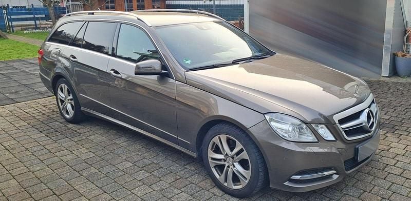 Gebraucht Mercedes E250 Avantgarde 204 PS (150 kW) 2012 Braun Kombi