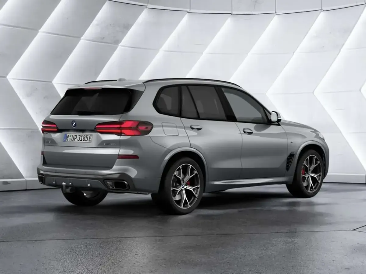 Neu BMW X5 M Sport 489 PS (359 kW) 2026 Grau SUV