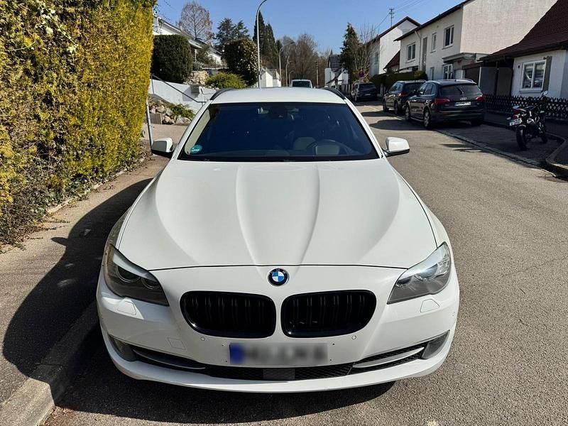 Gebraucht BMW 525 220 PS (161 kW) 2011 Weiß Kombi