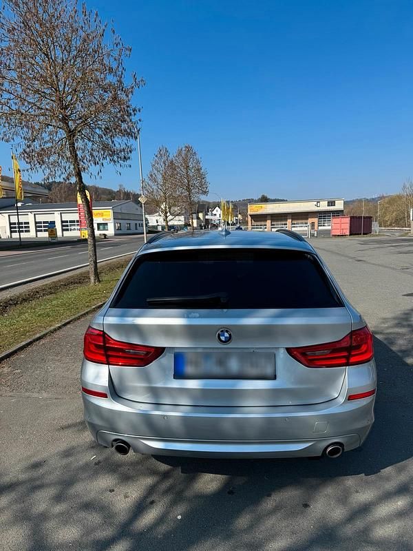 Gebraucht BMW 530 265 PS (194 kW) 2018 Silber Kombi