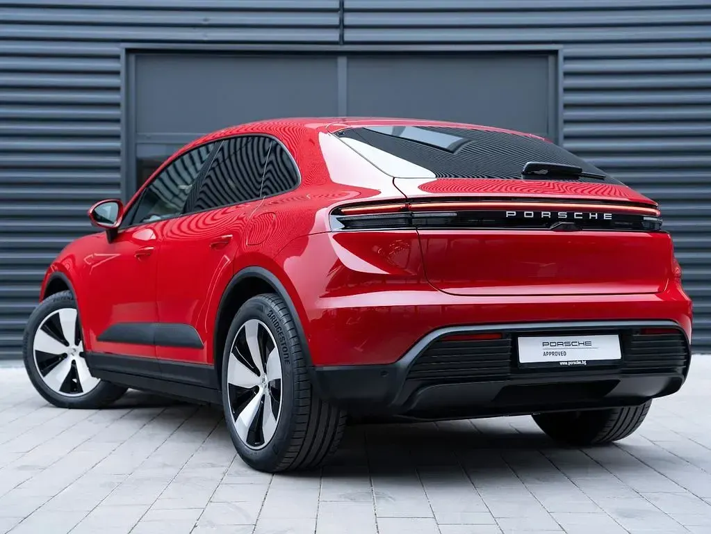 Gebraucht Porsche Macan 4 Electric 300 kW (408 PS) 2026 Rot SUV