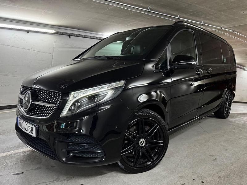 Schwarz Gebraucht 2019 Mercedes V300 AMG line Van / Kleinbus | 52.900 € (Guter Preis) - Bild 1/4