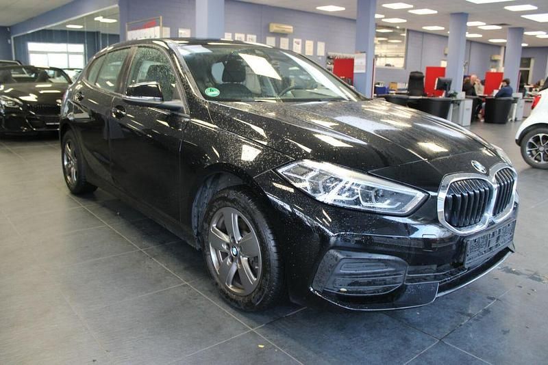 Schwarz Gebraucht 2022 BMW 118 Advantage Kleinwagen | 19.980 € (Guter Preis) - Bild 1/4