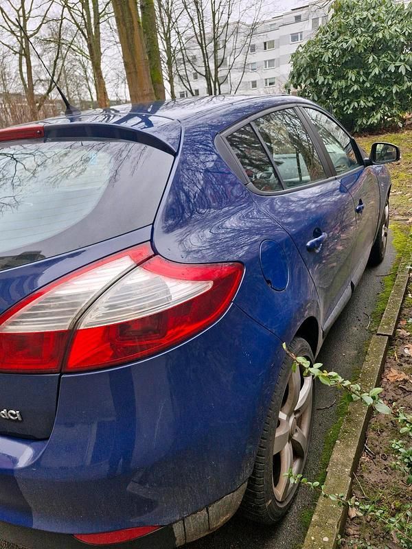 Gebraucht Renault Mégane 90 PS (66 kW) 2012 Blau Limousine
