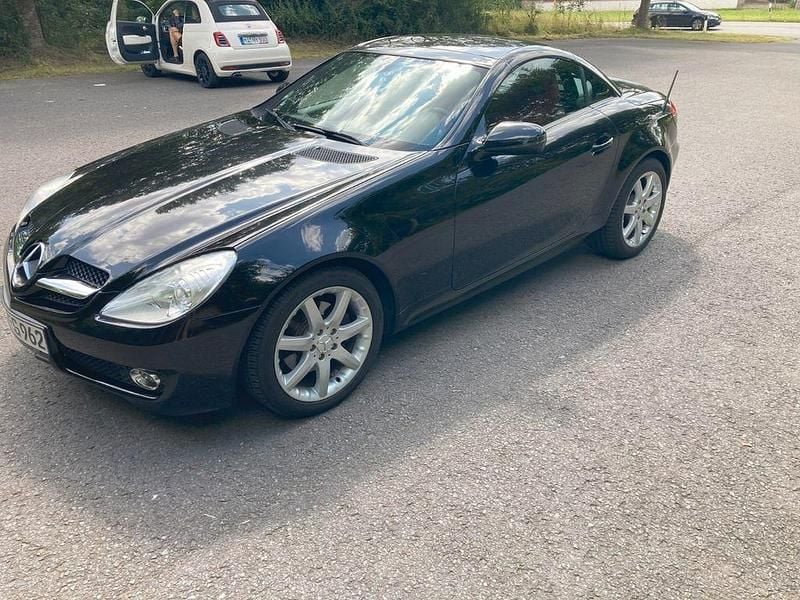 Schwarz Gebraucht 2009 Mercedes SLK200 Cabrio | 10.800 € (Fairer Preis) - Bild 1/4
