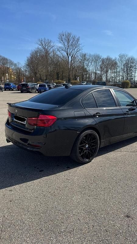 Gebraucht BMW 320 190 PS (139 kW) 2018 Schwarz Limousine