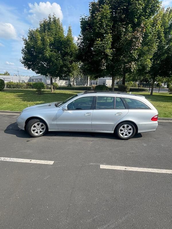 Gebraucht Mercedes E200 184 PS (135 kW) 2007 Silber Limousine