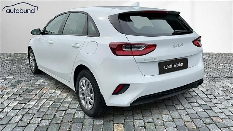 Neu Kia Ceed Best 140 PS (102 kW) 2025 Weiß Kleinwagen