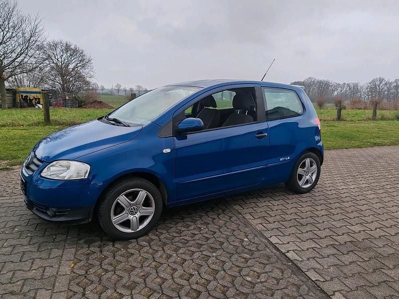 Blau Gebraucht 2010 VW Fox Kleinwagen | 1.549 € (Fairer Preis) - Bild 1/4