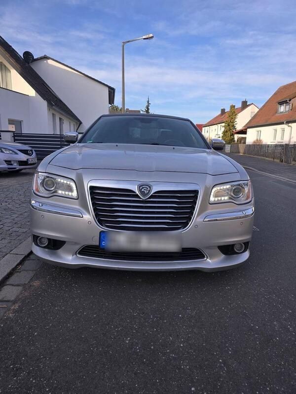 Silber Gebraucht 2012 Chrysler 300C Limousine | 11.500 € - Bild 1/4