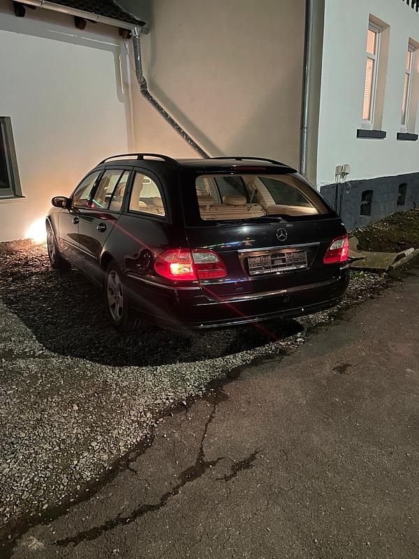Gebraucht Mercedes E280 177 PS (130 kW) 2005 Schwarz Kombi
