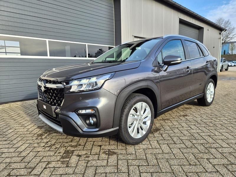 Neu Suzuki SX4 S-Cross Comfort 110 PS (80 kW) 2026 Titan dark gray pearl metallic SUV