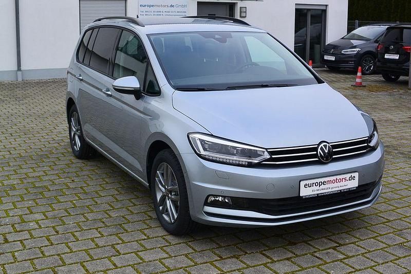 Neu VW Touran Edition 150 PS (110 kW) 2026 Silber Van / Kleinbus