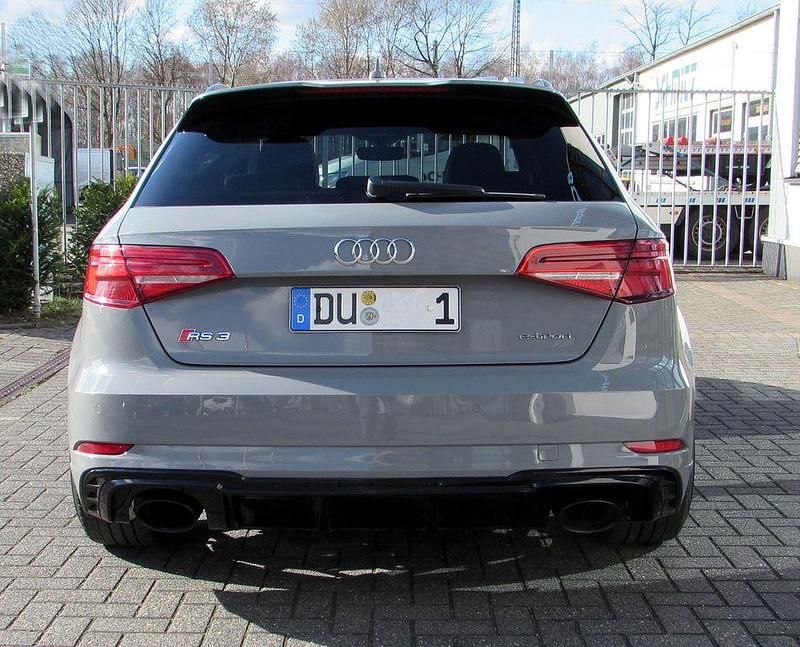 Gebraucht Audi RS3 Ambiente 400 PS (294 kW) 2017 Grau Limousine