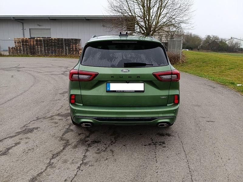 Gebraucht Ford Kuga ST-Line 242 PS (177 kW) 2024 Grün SUV