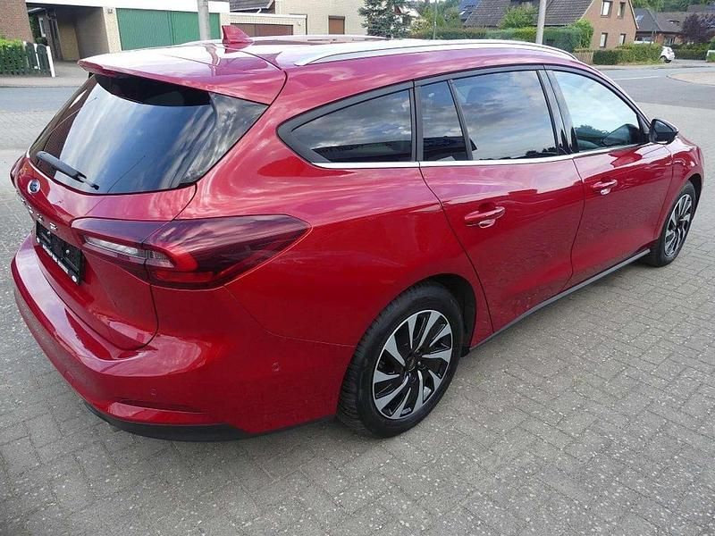 Gebraucht Ford Focus Titanium 155 PS (114 kW) 2024 Fantastic red met. (metallic) Kombi