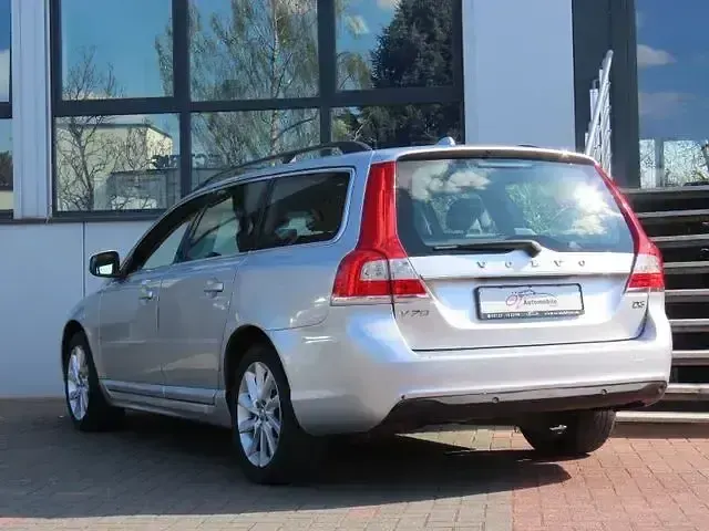 Używany Volvo V70 Standard 150 KM (110 kW) 2016 Srebrny Kombi