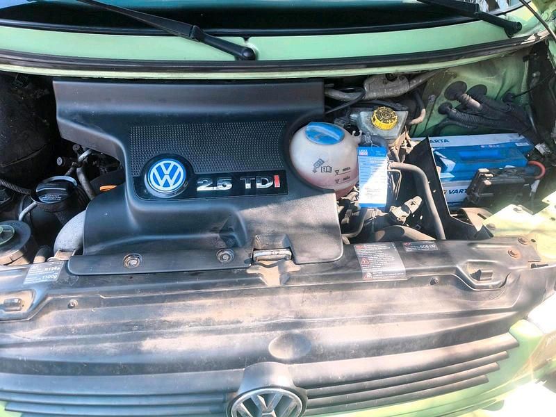 Second-hand VW T4 151 CP (111 kW) 2001 Verde Van
