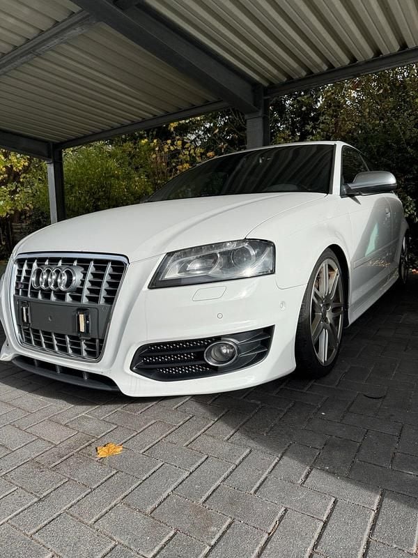 Weiß Gebraucht 2010 Audi S3 Limousine | 8.990 € (Fairer Preis) - Bild 1/4