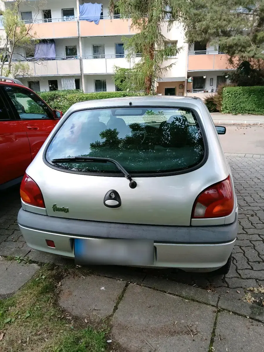 Gebraucht Ford Fiesta 68 PS (50 kW) 2001 Silber Kleinwagen