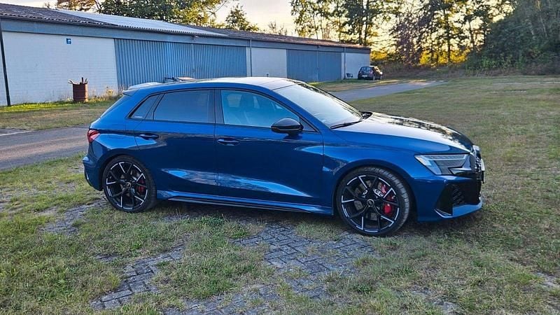 Gebraucht Audi RS3 Ambiente 400 PS (294 kW) 2024 Blau Limousine