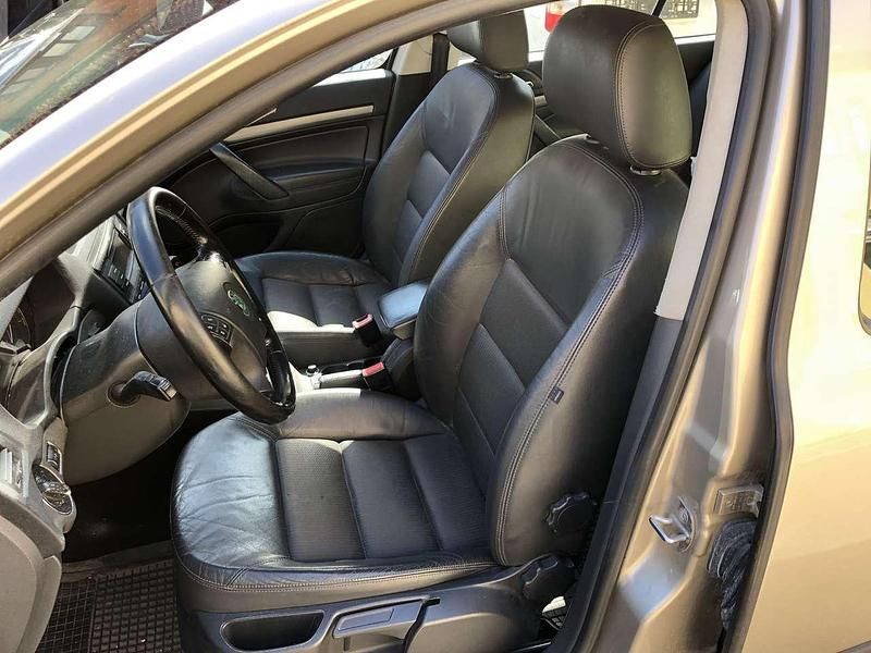 Gebraucht Skoda Octavia Elegance 102 PS (75 kW) 2005 Saharabeige metallic Limousine