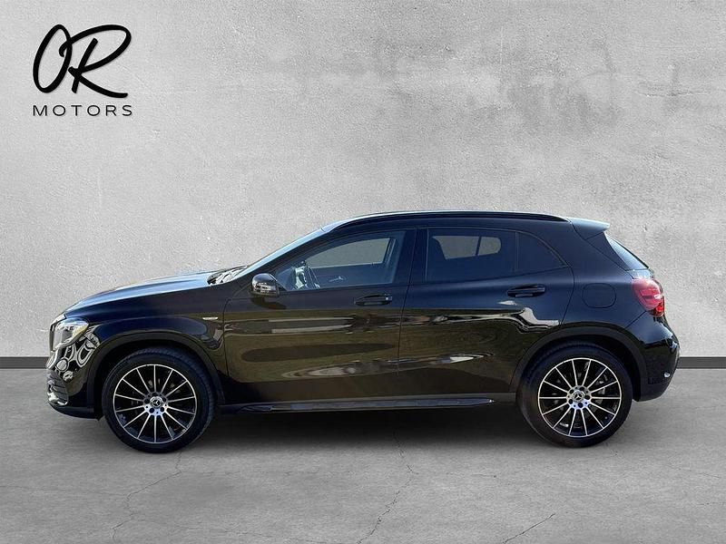 Gebraucht Mercedes GLA180 AMG line 122 PS (89 kW) 2017 Nachtschwarz SUV