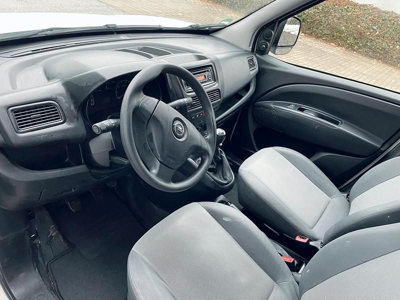 Gebraucht Opel Combo 95 PS (69 kW) 2016 Weiß Van / Kleinbus