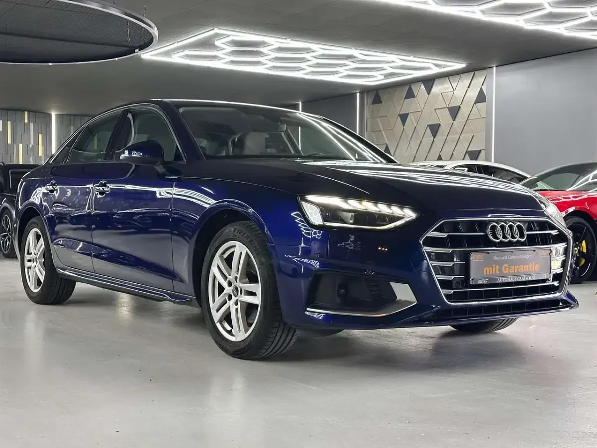 Używany Audi A4 Ambiente 136 KM (100 kW) 2022 Niebieski Sedan/Limuzyna