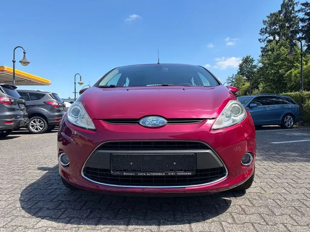 Gebraucht Ford Fiesta Ambiente 82 PS (60 kW) 2008 Rot Kleinwagen